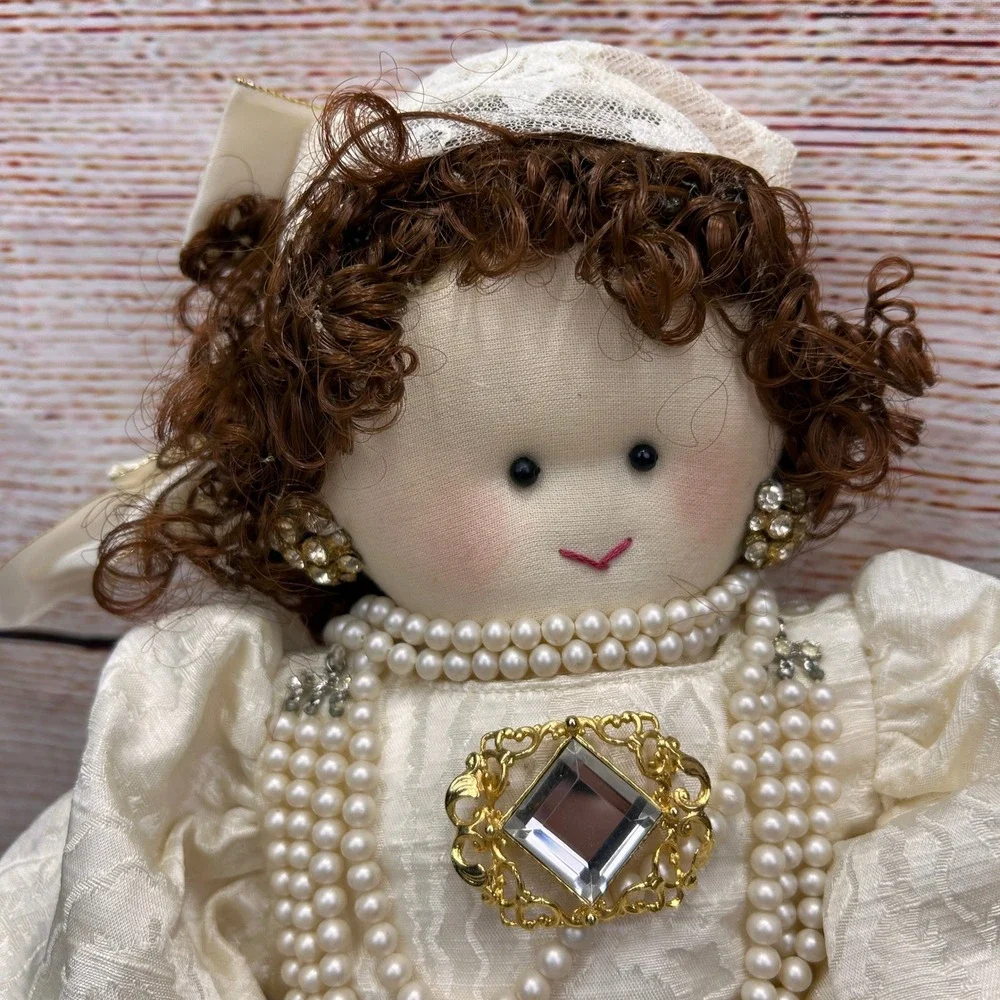 Small Wonders Erica‎ 22 Inch Cloth Doll Cream Jacquard Dress Faux Pearls Vintage